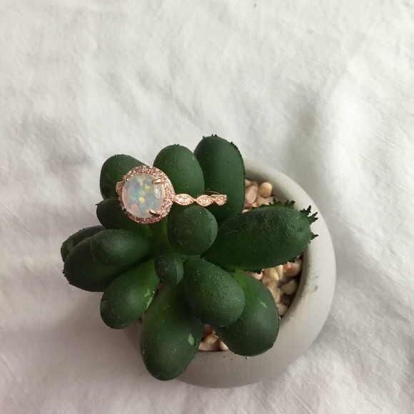 FASHION JEWELRY DIANTY ROUND RING - Picture 7 of 8